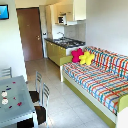 Cozy With Terrace In Appartamento